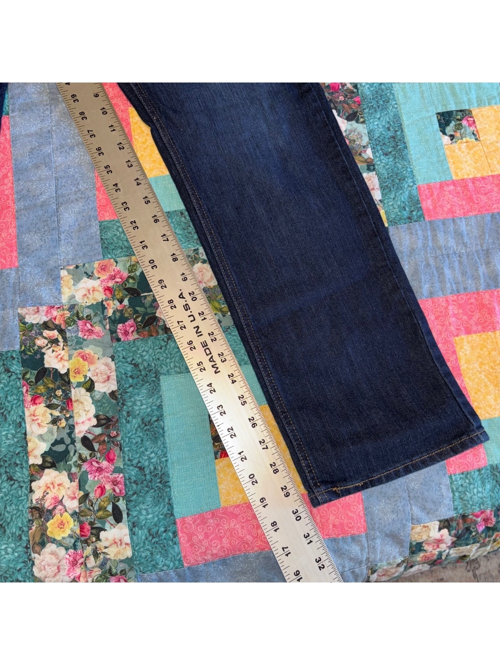 Levi's Signature True Straight Dark Wash Jeans Size 12 W31 Woman’s Classic Denim - Picture 8 of 8